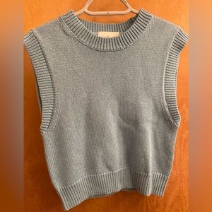 NWOT Aritzia Alps vest beautiful cyan blue size small